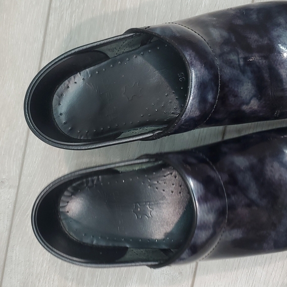 Dansko Women XP 2.0 Pewter Marbled Patent Leather Comfort Clogs Shoes sz 5 - Picture 12 of 14